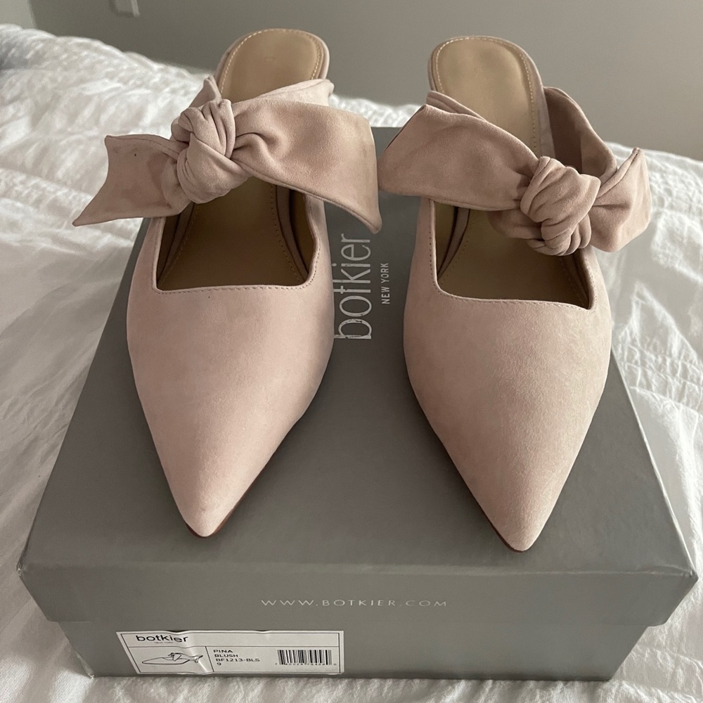 Botkier Pina Kitten Heel.  Blush color.